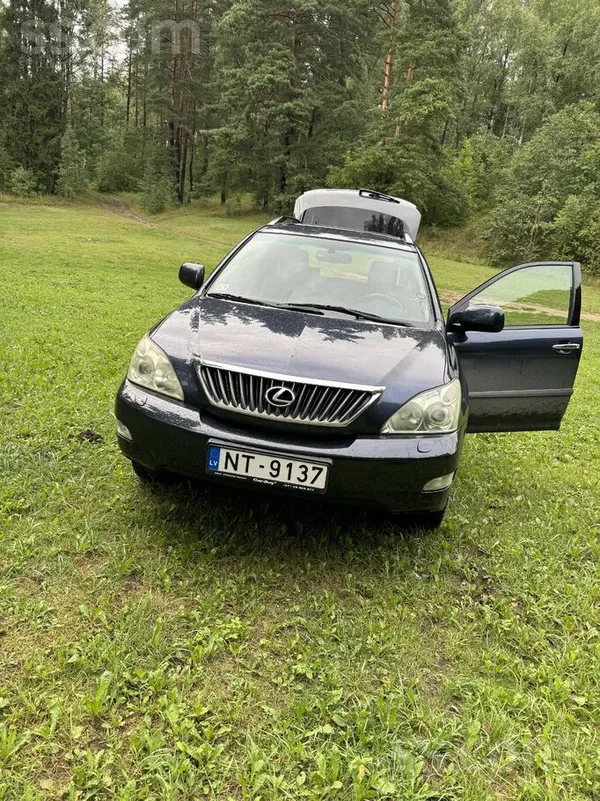 Lexus Mašīna labā stāvoklī. Daži vizuāli defekti, nekas 