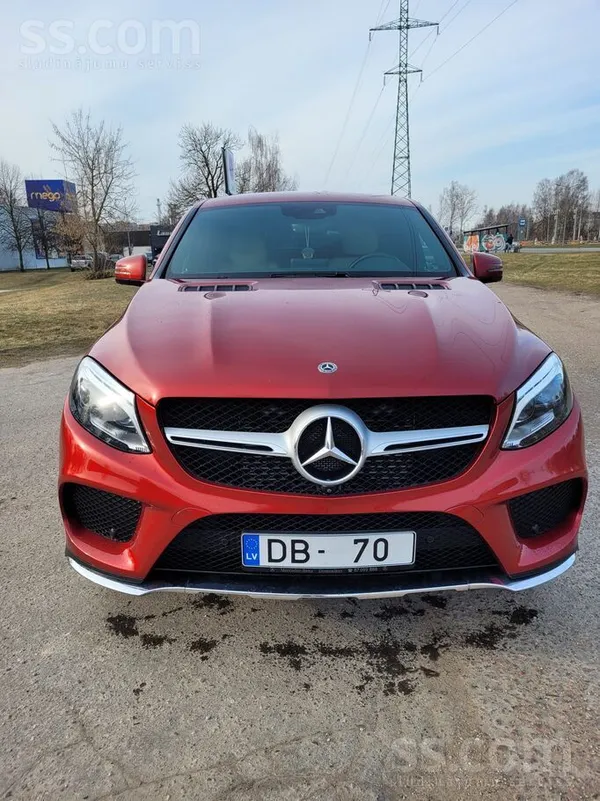 Mercedes Pārdošanā tiek piedāvāts labs un drošs auto Merced