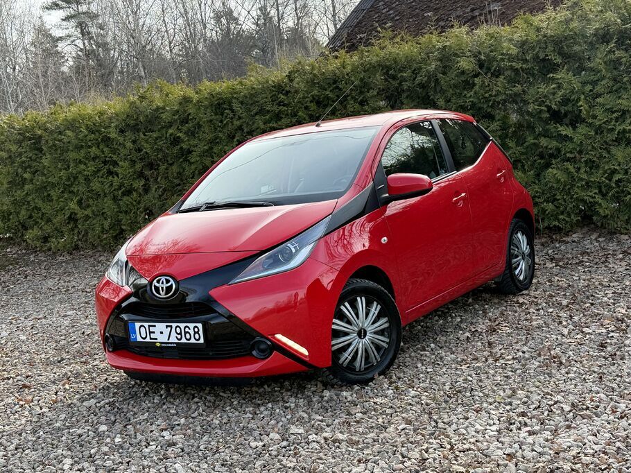 Toyota Aygo
1.0 benzīns (51Kw/69Zs)
Oriģināls nobraukums, servisa dokument