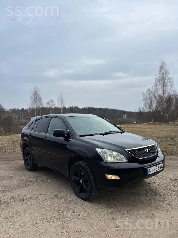 Lexus Pārdod uzticamu automašīnu Lexus RX