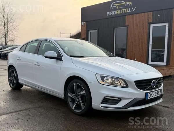 Volvo Volvo S60 R-Design 2.0 Volvo 5cilindru dzinējs.