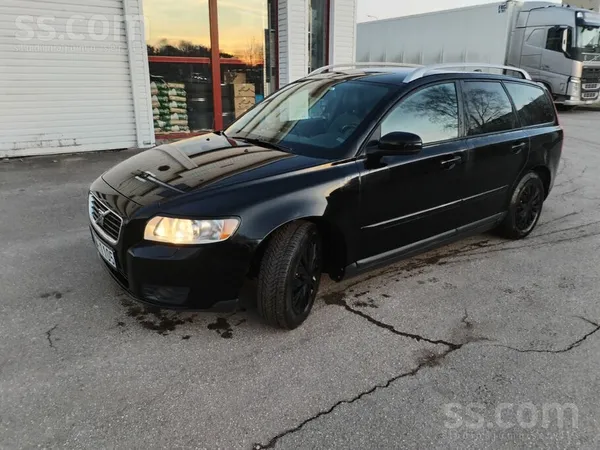 Volvo Pārdodu izskatīgu, ekonomisku un jaudīgu Volvo v50