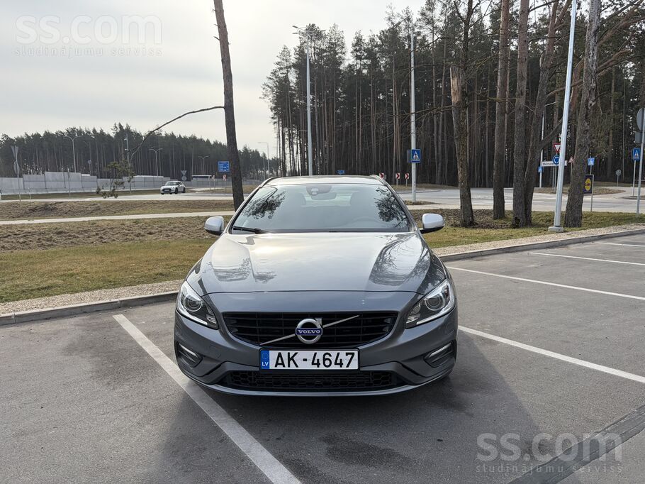 Volvo V60 R-Design. 2018. gada. 2.0l dīzelis, ar labo D4 140 Kw (190 Hp) mot
