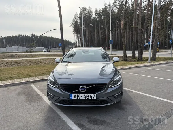 Volvo Volvo V60 R-Design. 2018. gada. 2.0l dīzelis, ar l