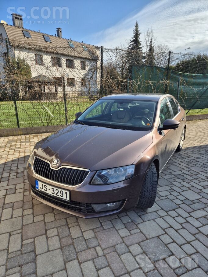 Pārdodam rūpīgi koptu vienam īpašniekam piederošu automašīnu, kas izmantota