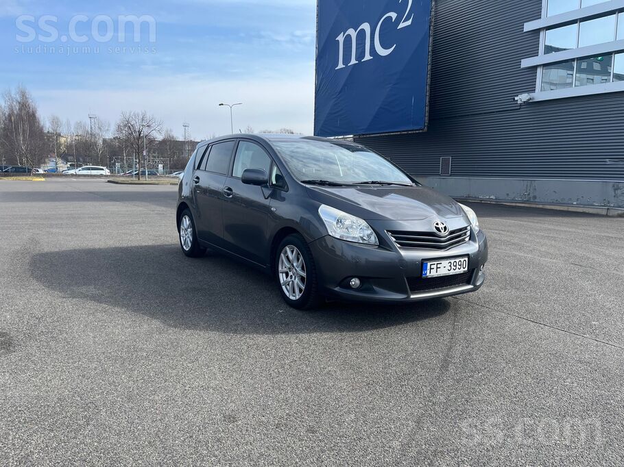 Pārdodu Toyota Verso 2.0 dīzelis. 2012.gada. 
Auto ir labā tehniskā un vizu