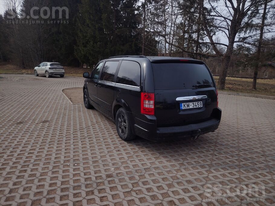 Chrysler Pārdodas liels, ietilpīgs un mīksts auto. 2.8 dīze