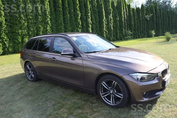 BMW Pārdod BMW 318, 2013. gada izlaidums.