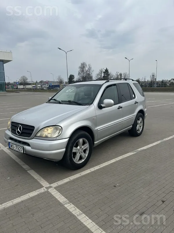 Mercedes Pārdodu labu ML ar tīkko izietu tehnisko apskati. 