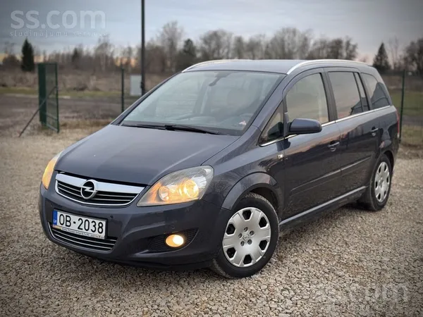 Opel Opel Zafira 1.8 ar benzīna dzinēju un manuālo kārb