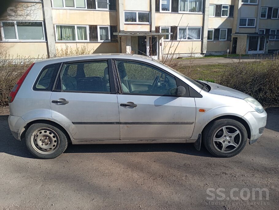 Ford Ļoti ekonomiska māšīna ar skati līdz oktobra beigā