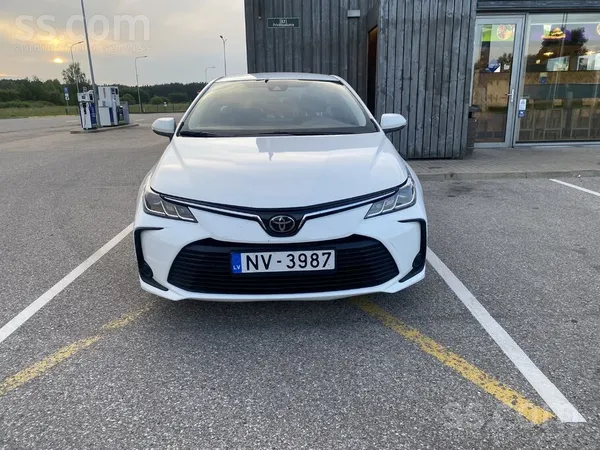 Toyota Toyota Corolla Sedan 1.8 Hybrid (122 hp) E-Cvt Act