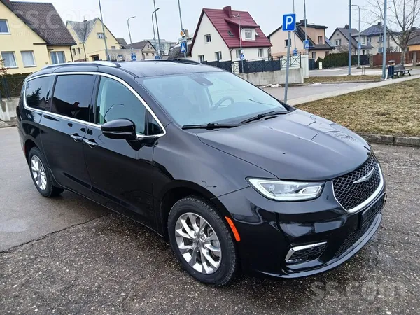 Chrysler Pārdodu skaistu Chrysler Pacifica Touring L ar ļot