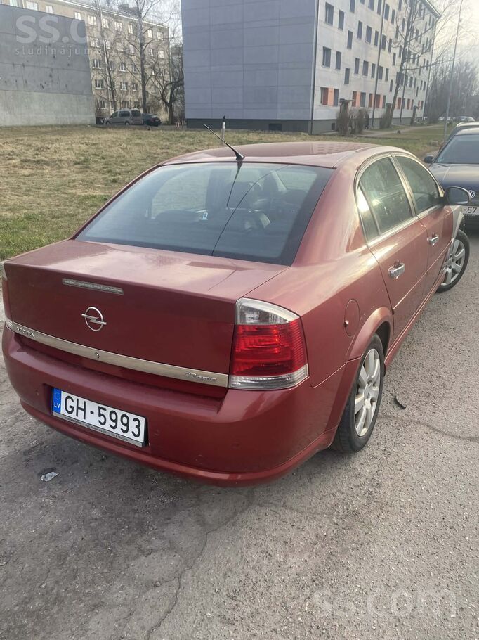 Opel Tiek pārdota Vectra, ir vizuāli rūsa pa perimetru,