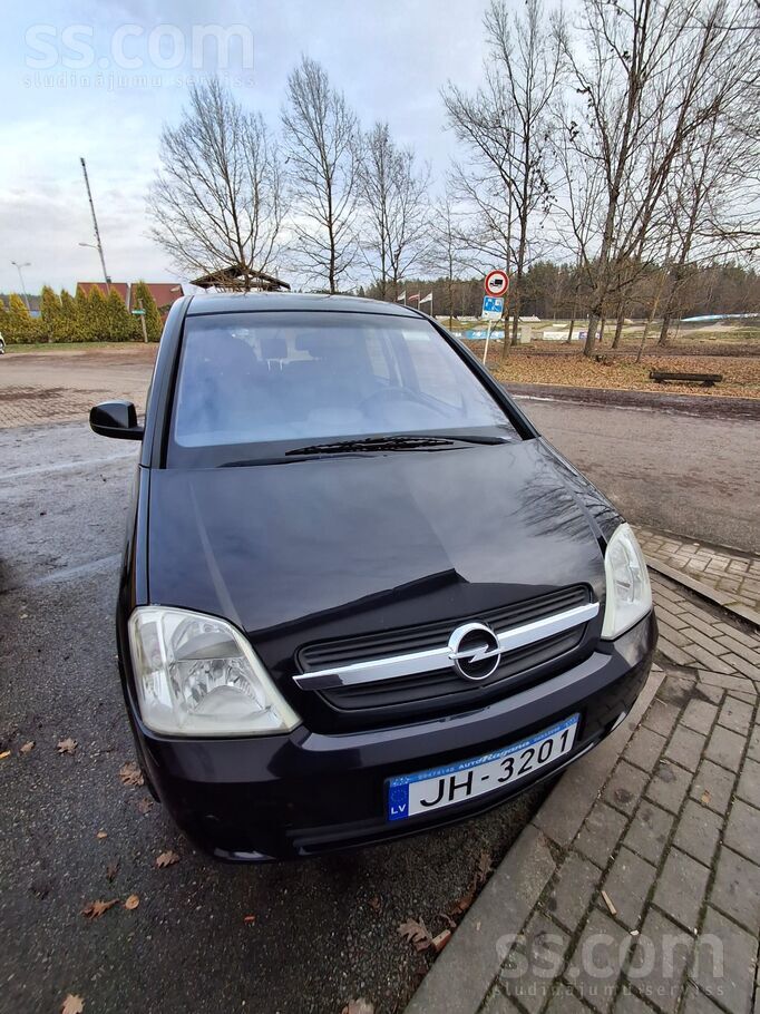 Opel Pārdod Opel Meriva. Ar dažiem defektiem, bet brauc