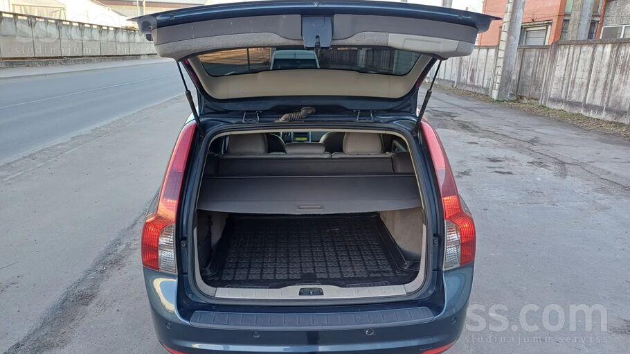 Volvo Pārdodu Volvo V50 . .Kondicionieris strādā. Lūka s