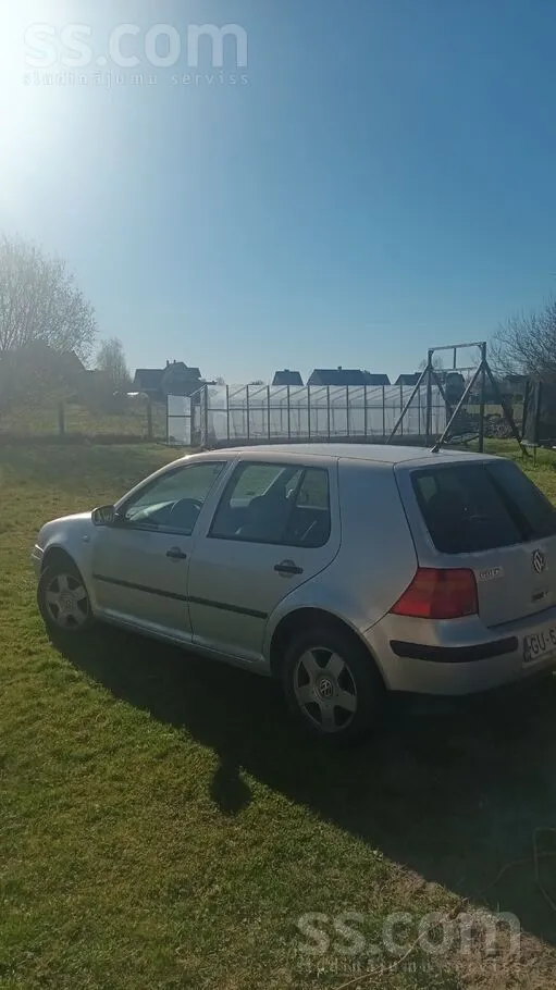 Volkswagen Pārdodu savu uzticamo golfinu, manā īpašumā vairāk