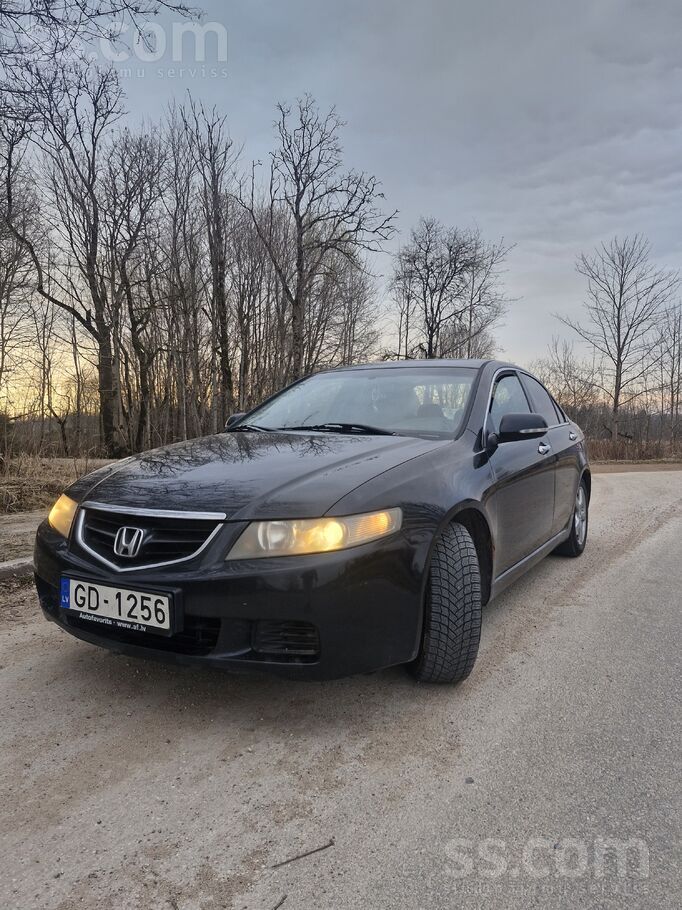 Honda Labs auto ejosš brauc bremzē 