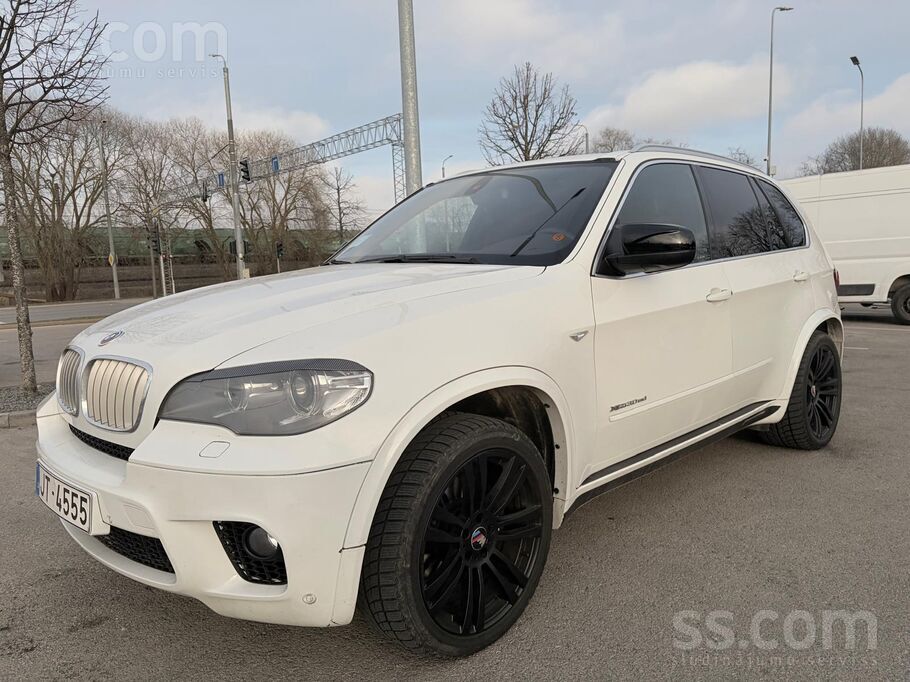 BMW Pardodas BMW X5 Ļoti labā stavoklī ar labu komplek