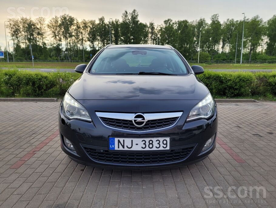 Opel Pārdodu savu auto ar jauno skati. Auto ir normālā