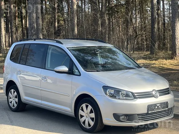 Volkswagen VW Touran tikko no Vācijas. 