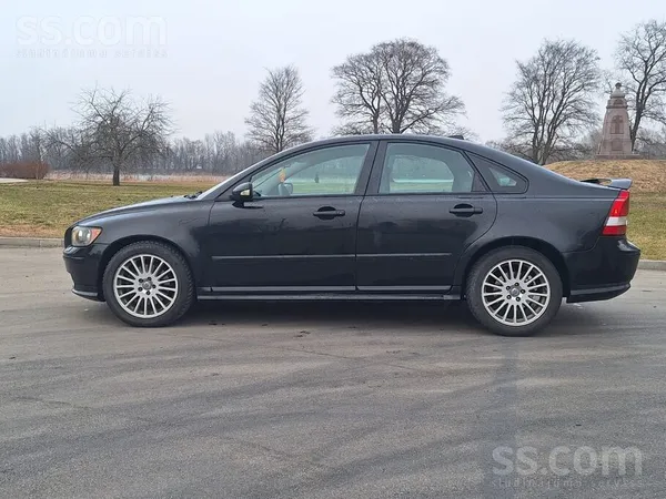 Pārdod auto Volvo S40. Ar jaunu tehnisko apskati līdz 02.04.2027 gadam. Labā