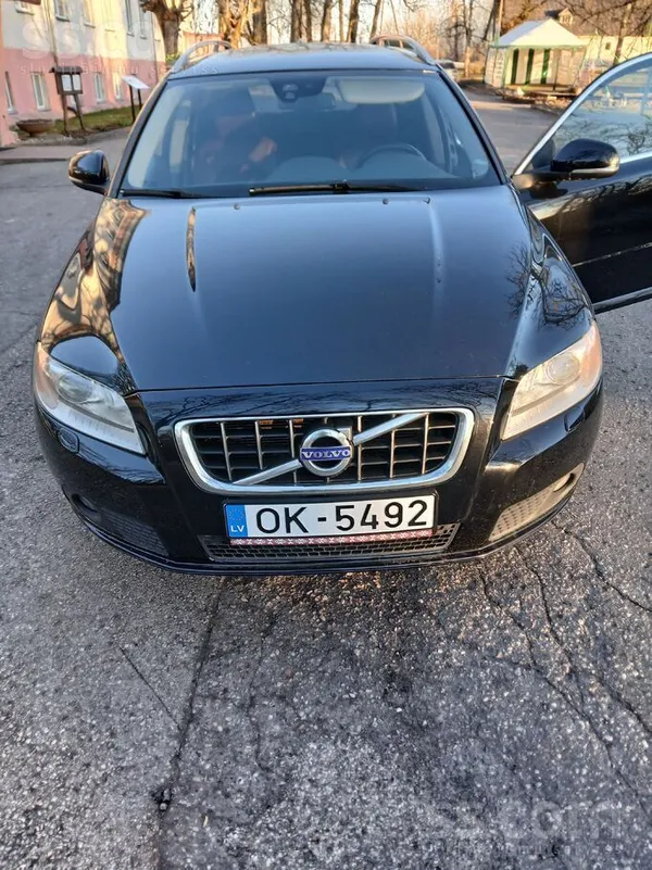 Volvo Auto tikko veikta lielā apkope. Motors 2, 0l, 120k