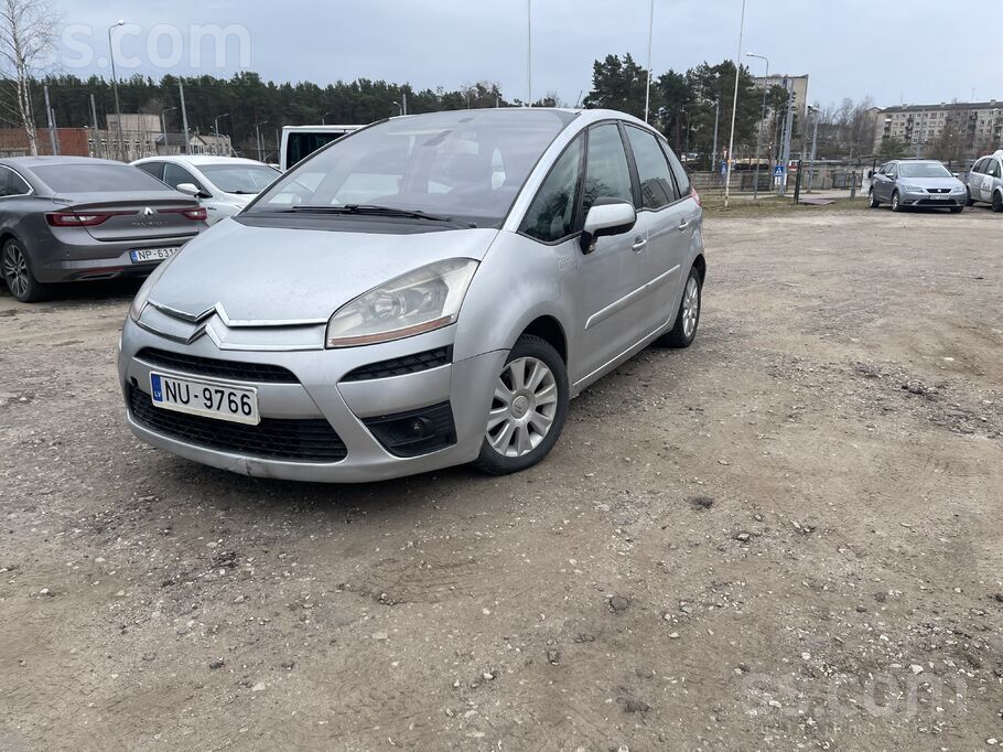 Pārdodu uzticamu un ļoti degvielu taupošu automašīnu. Lieliska izvēle pilsēt