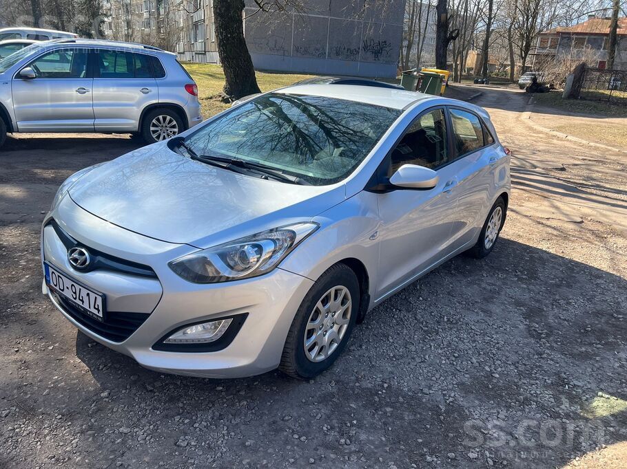 Hyundai Pārdodas ļoti ekonomiska un kompakta automašīna. L