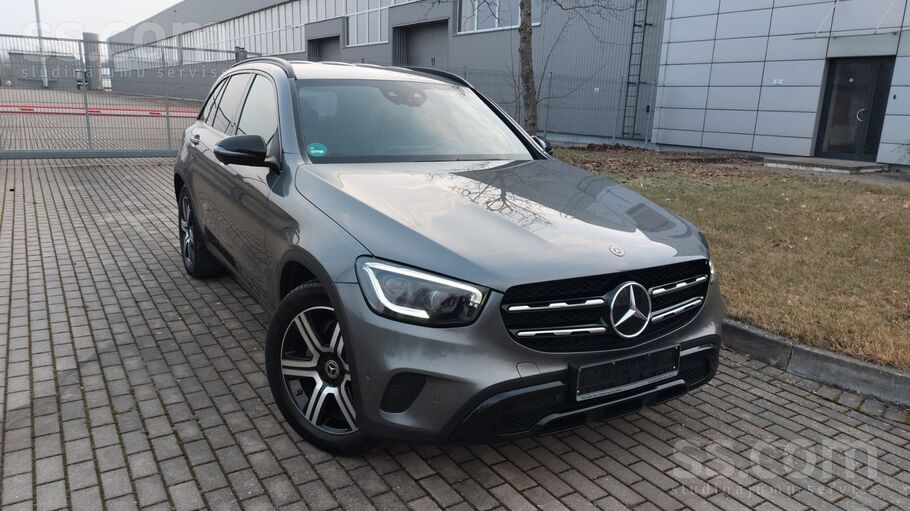 Glc 300 4Matic 245 Zs
Night Packet
Atpakaļskata kamera
Led Multibeam
Led