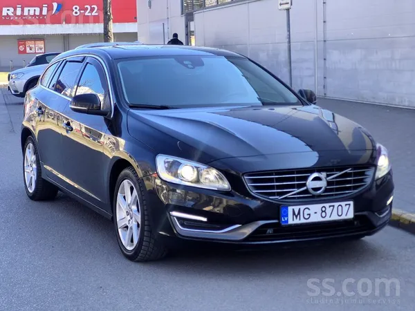 2.0D Automāts, Pilnā komplektācija, Melns ādas salons, 275000km nobraukums.