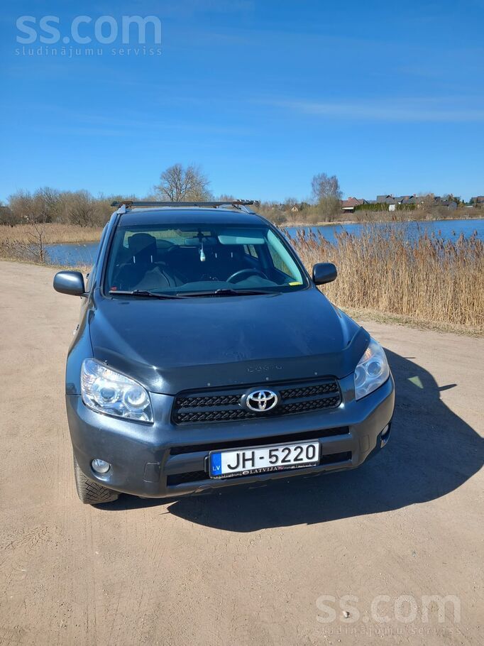 Toyota Автомобиль в отличном состоянии, полностью обслуже
