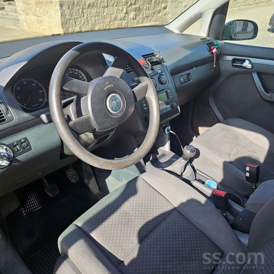Pārdodu ekonomisku auto ar 7 sēdvietām. Nesen nomainīts sajūgs, visi 4 amort