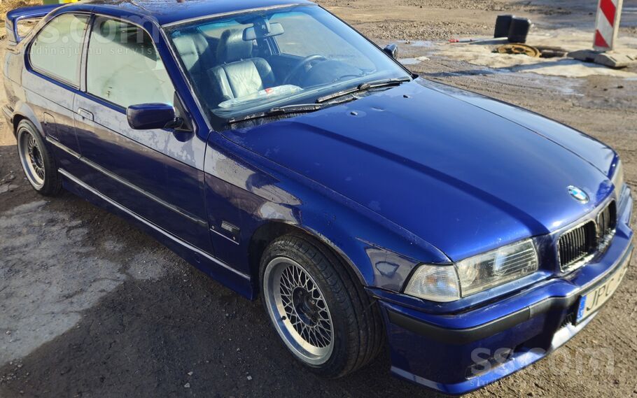 BMW Rūc brauc bremzē. 