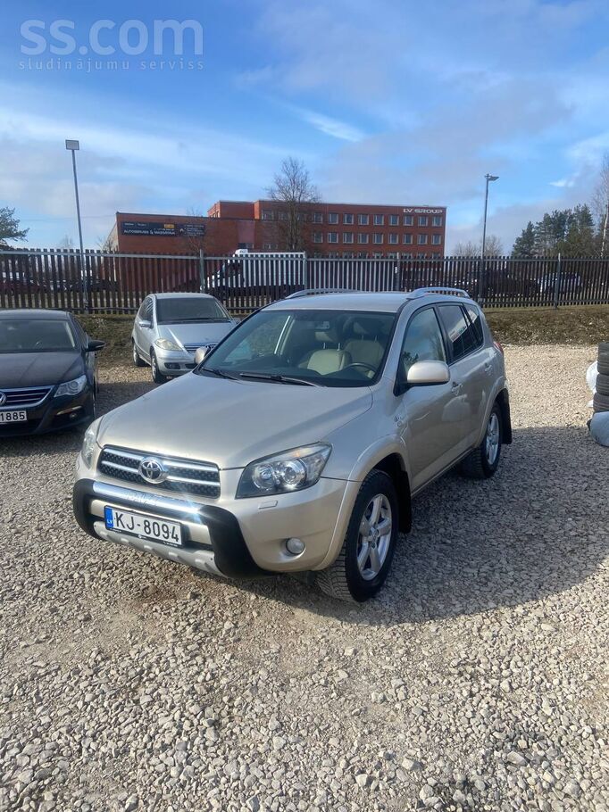Toyota Pārdod Toyota Rav4 ar 2.2l dīzeļdzinēju un mehānis