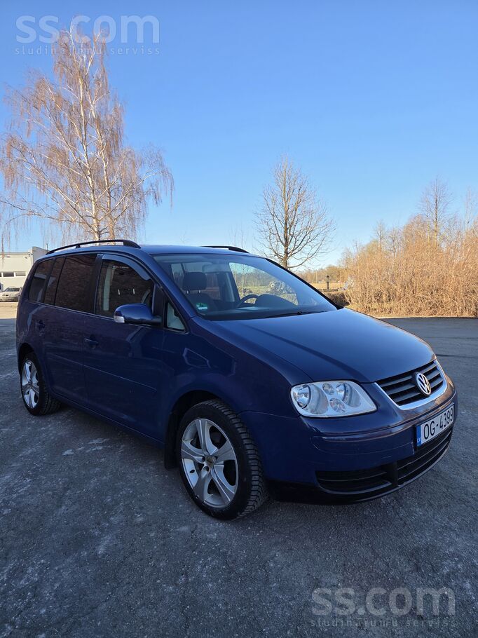 Volkswagen Pārdodu labi apkalpotu wv touran. Vienmēr uzpasēts