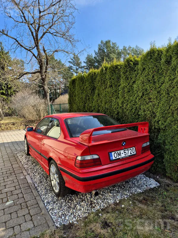 BMW Oriģināls 318is, sarkanā krāsā no rūpnīcas. Priekš