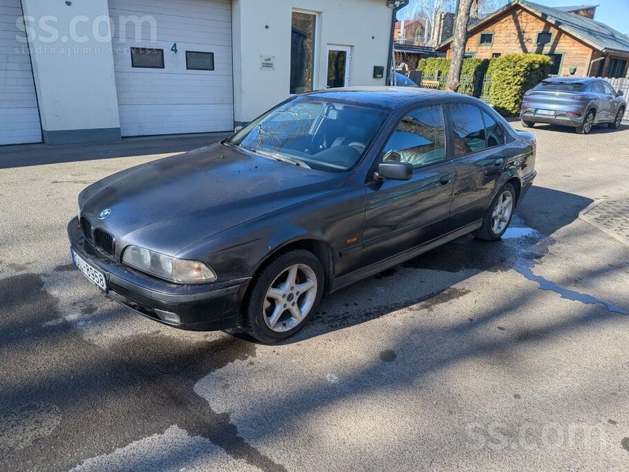 BMW Машина в отличном состоянии. Работает все (кондици
