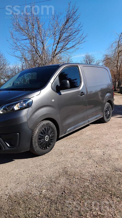 Tirgo, kravas furgonu ar 3.sēdvietām, tirgo jo vairs nav nepieciešams. Auto