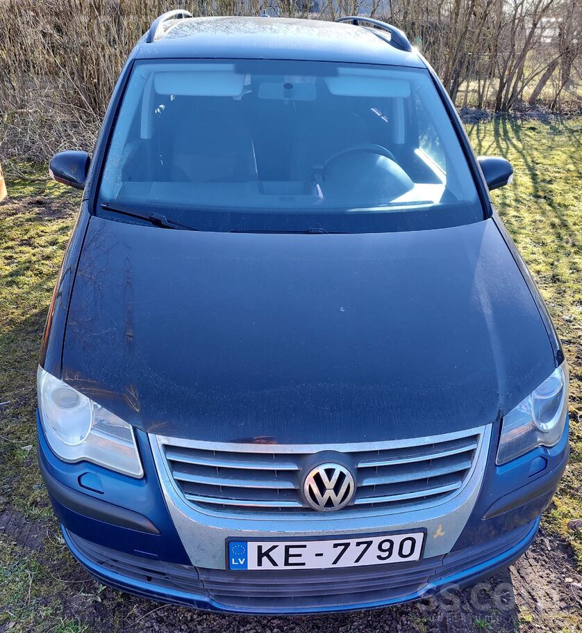 Volkswagen Pārdod ģimenes auto. Sīkāk pa telefonu. Cena runāj
