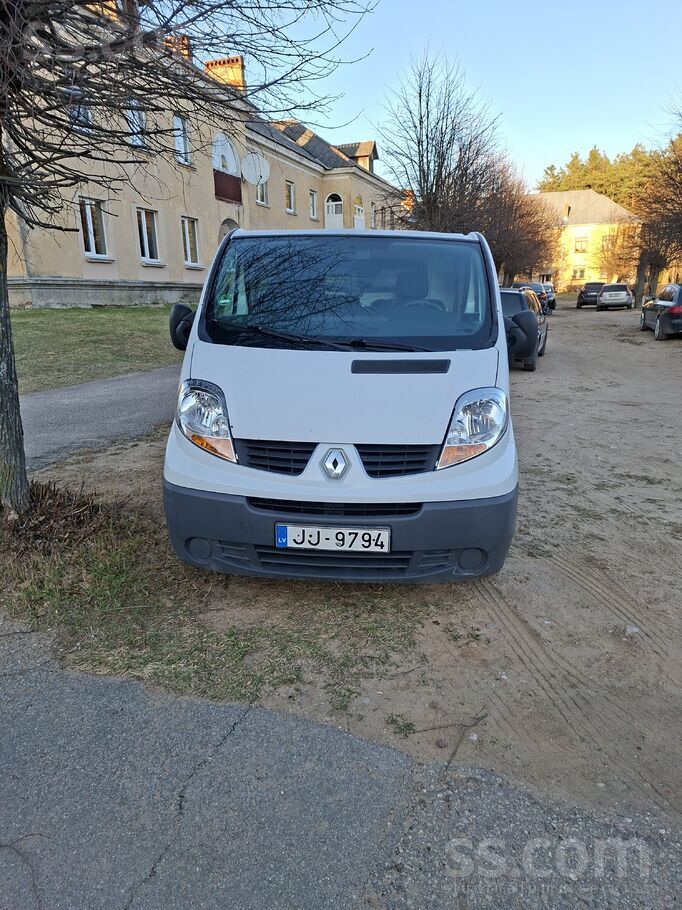 Renault Mainīts viss laicīgi pa latvijas celiem gandrīz na