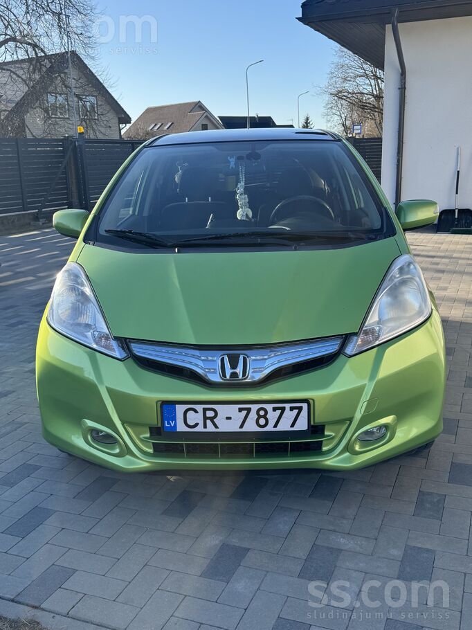 Honda Продается яркая и экономичная ( гибрид)машина в от