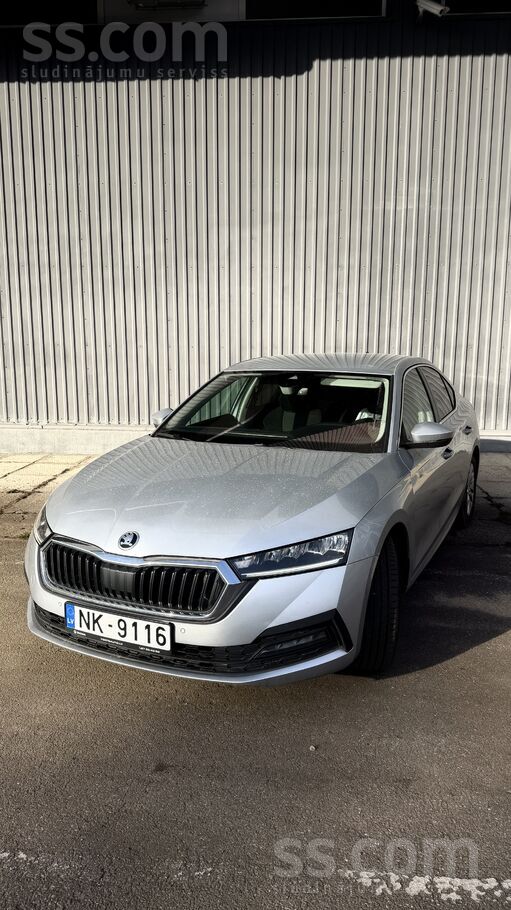 Ļoti ekonomiska Škoda Octavia (2023). Auto ir ļoti labā tehniskā un vizualā