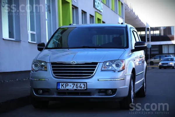 Chrysler 2.8d/120kW, automāts, 7 vietas.