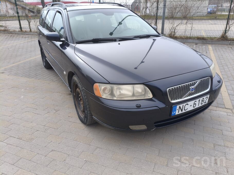 Pārdodu uzticamu un komfortablu Volvo V70, 2005.gada. Auto labā tehniskā stā