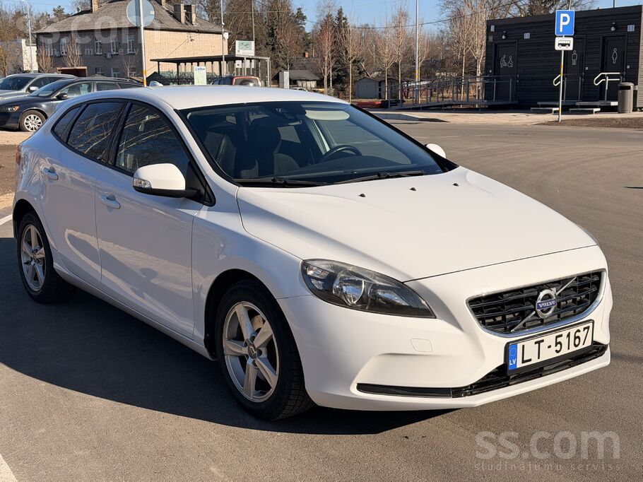 Volvo V40 ar 1, 6 labo dīzeli d2 automāts