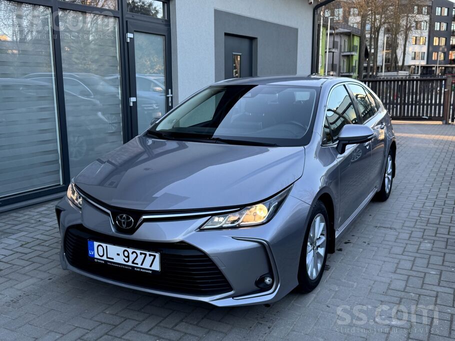 1.6 benzīns 97kw. Aprīkojumā ietilpst tādas opcijas, kā Klimatkontrole, Bort