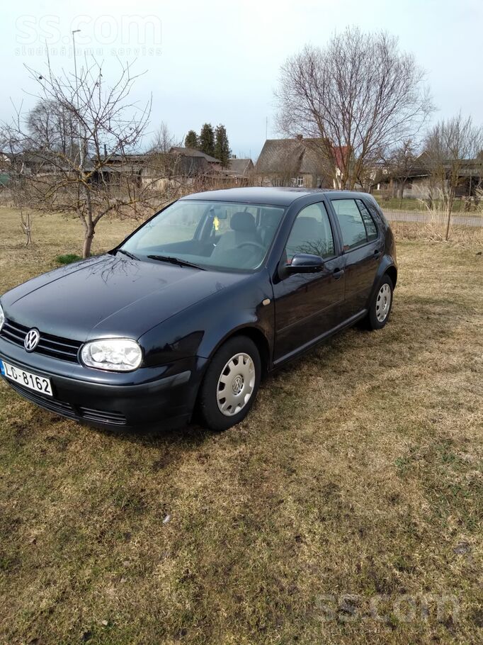 Volkswagen Pārdodu VW Golf 4 normālā tehniskā un vizuālā stāv