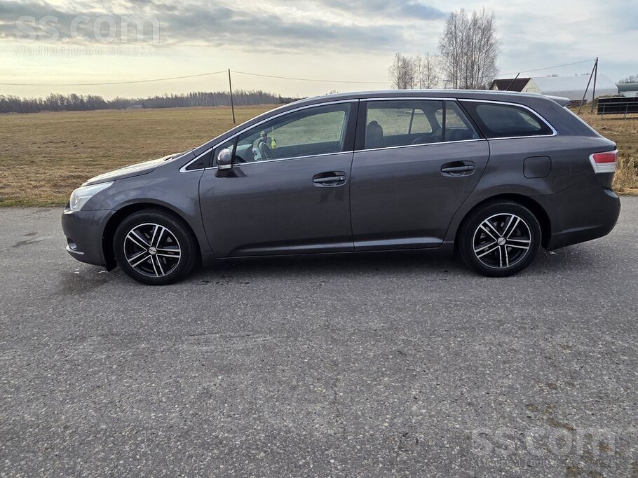 Toyota Pārdodu ļoti labu toyotu avensis ar vislabāko 2.0 