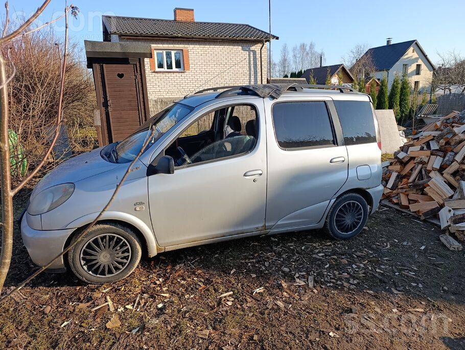 Toyota Darba mašīnā, mazāks patēriņš. Daudz vietas.